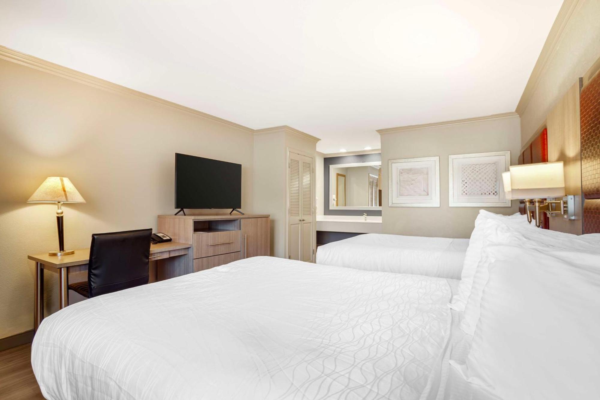 Western 3* Santa Cruz